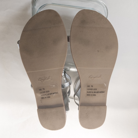 Qupid Silver Metallic Strappy Sandals, size 7.5 - Picture 3 of 3
